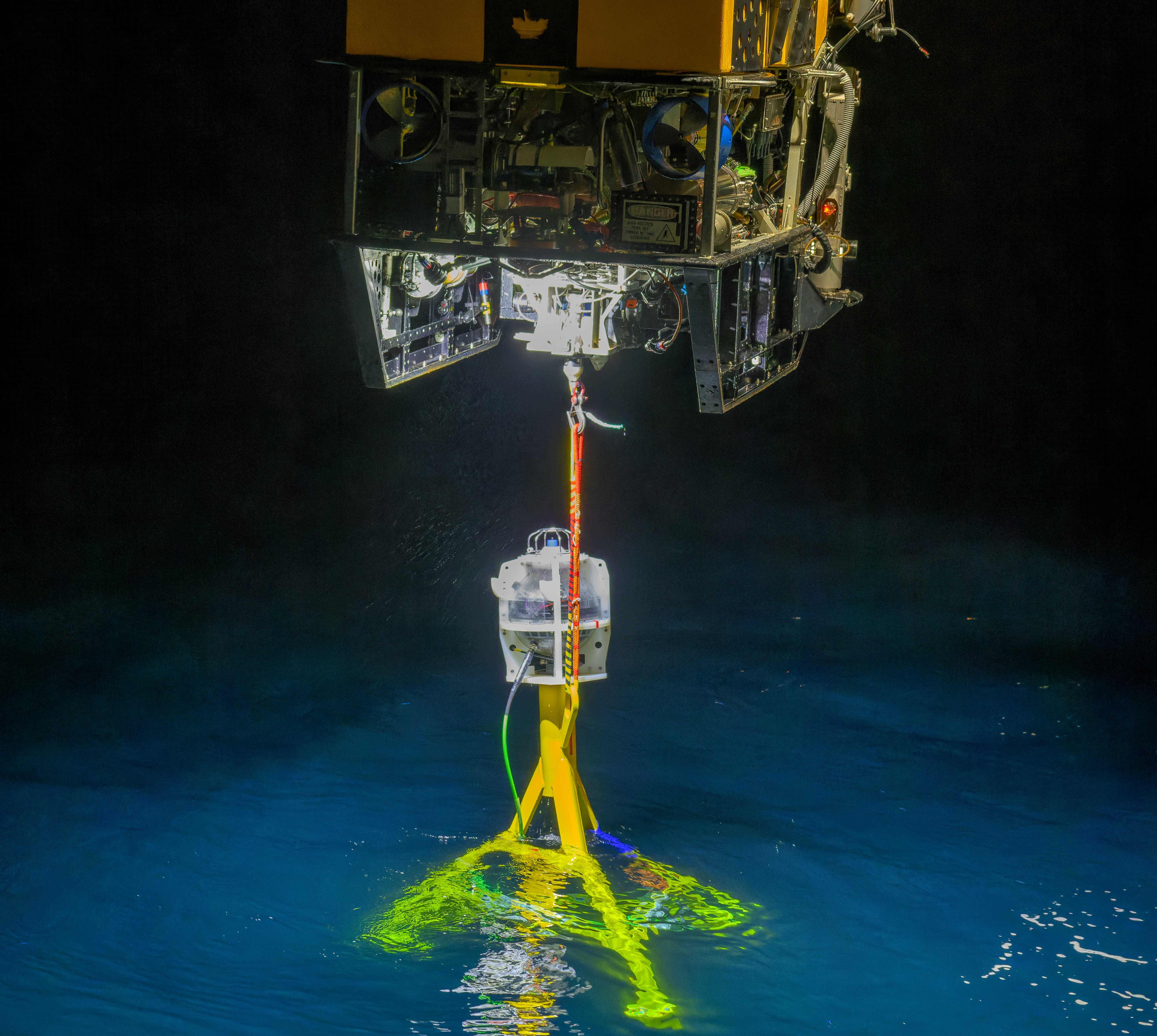 Axial Seamount acoustic transponder array — seafloor geodesy on the Juan de Fuca Ridge